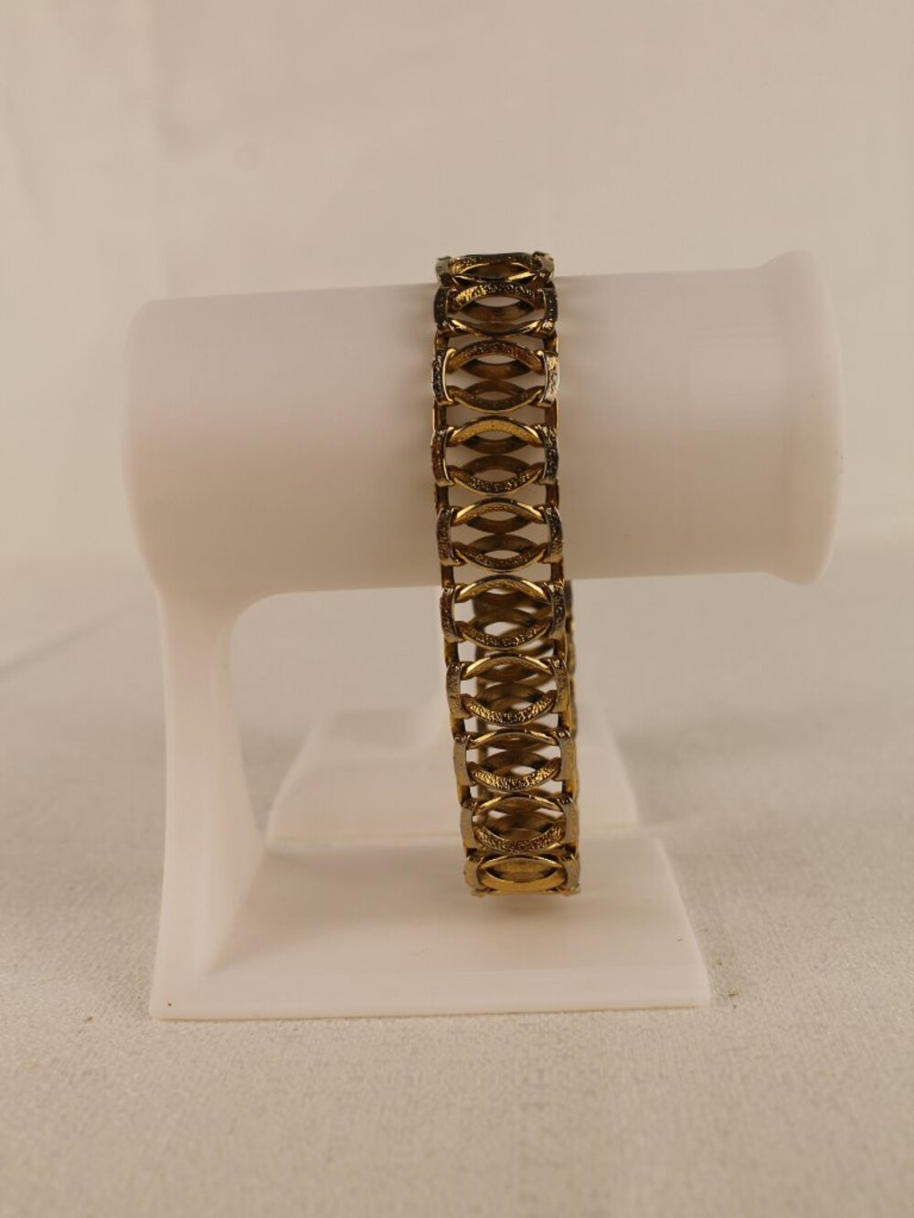 Vintage Gold Tone Textured Ribbon Link Gate Panel Bracelet Retro Mesh 1960s